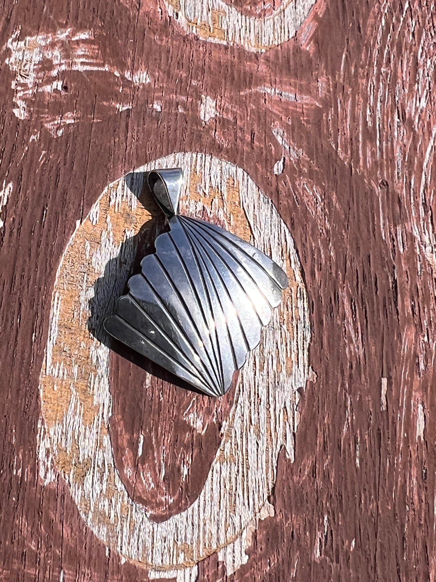 Shell style pendant