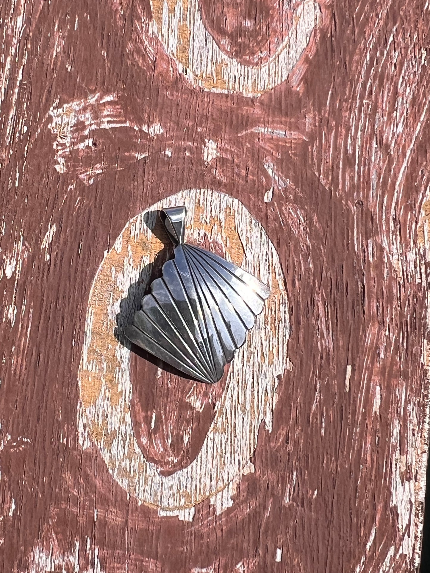 Shell style pendant