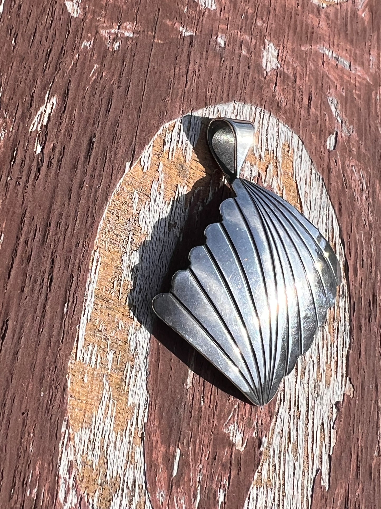 Shell style pendant