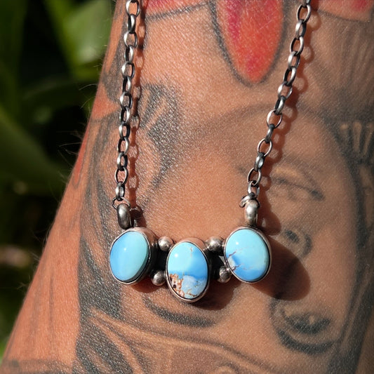 Golden Hills mini bar necklace