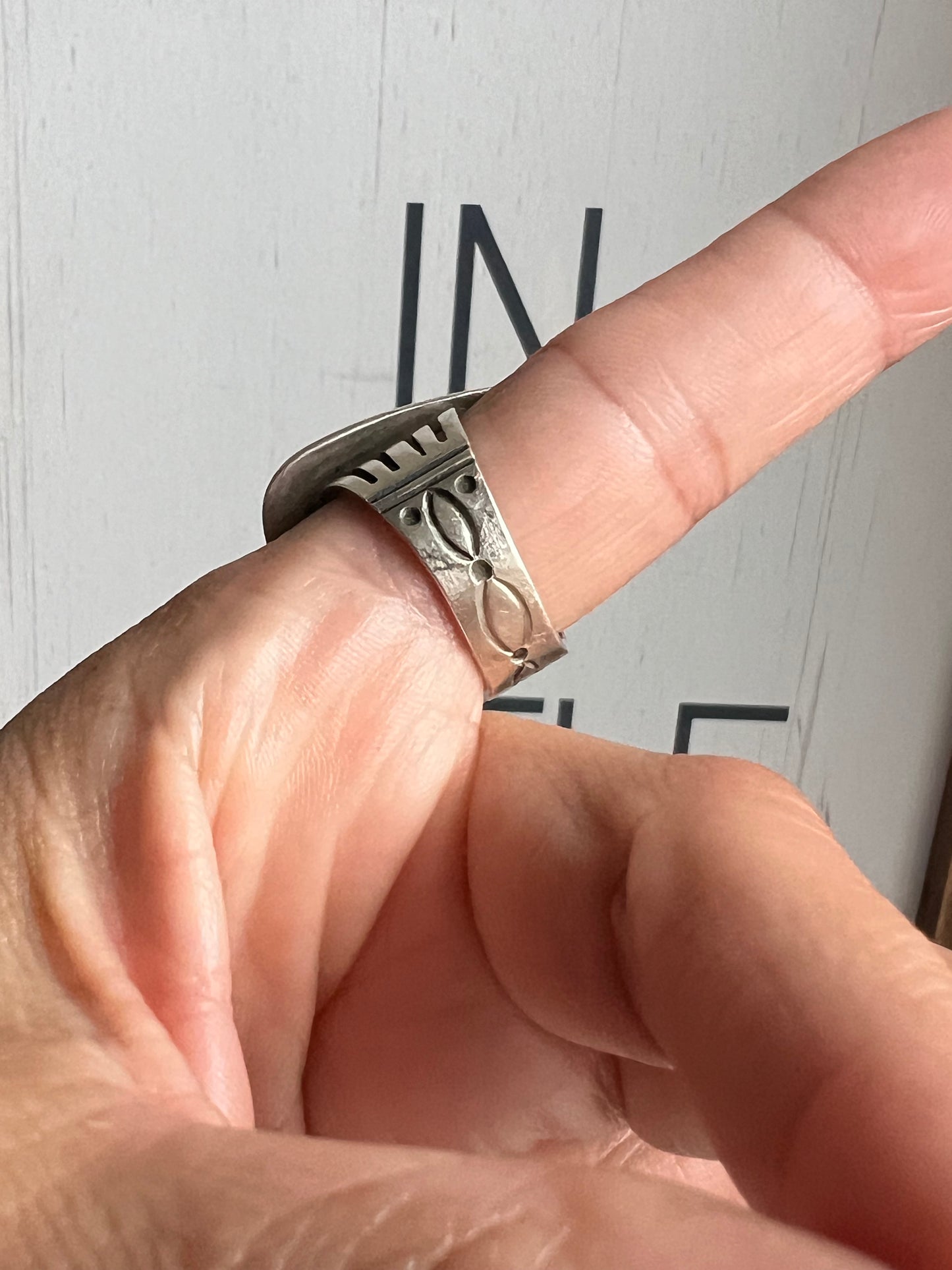 Royston Ribbon Ring
