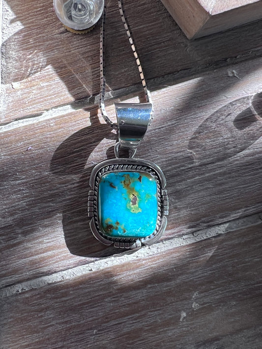 Becenti pendant