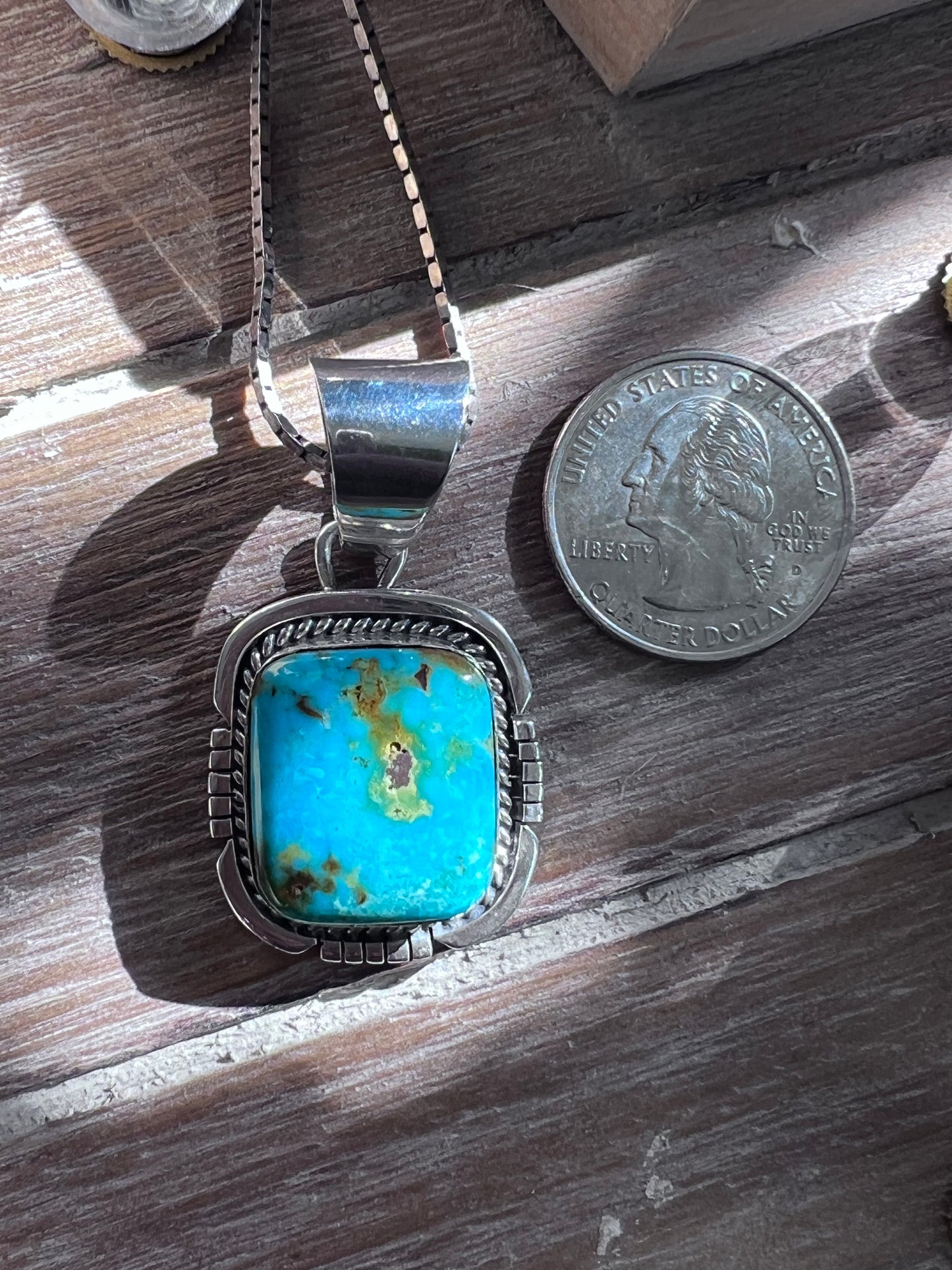 Becenti pendant
