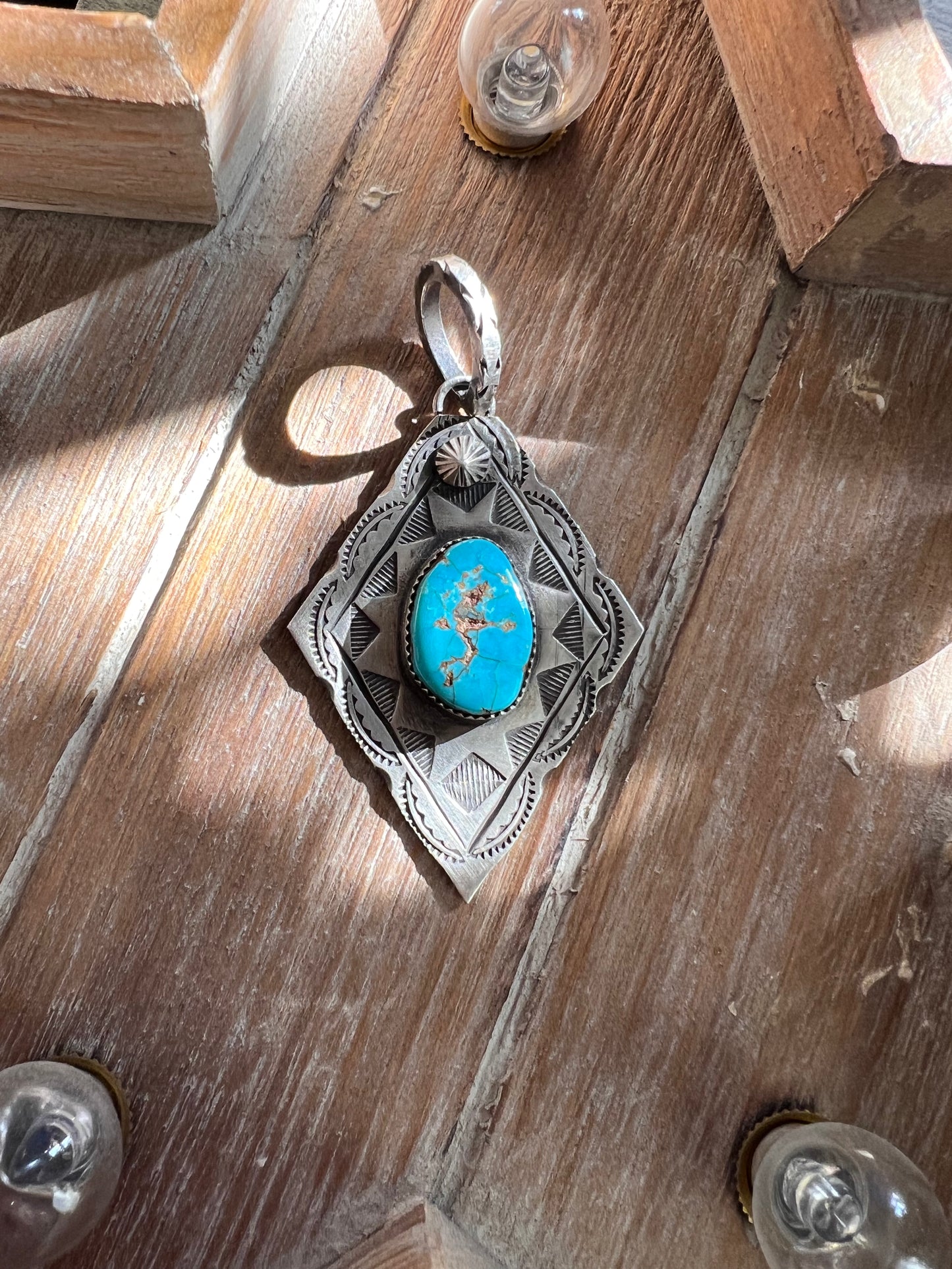 Chats Pendant