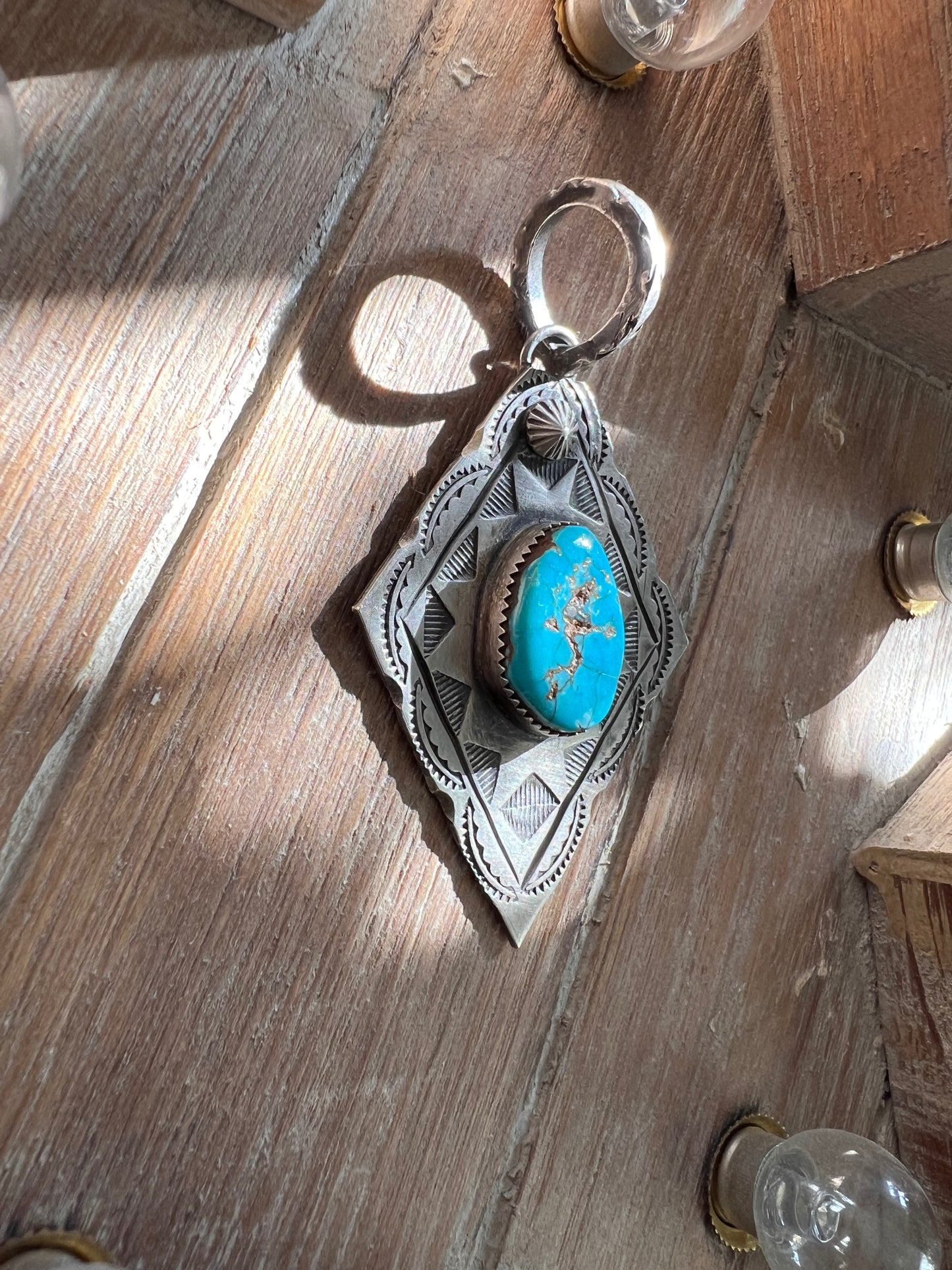 Chats Pendant